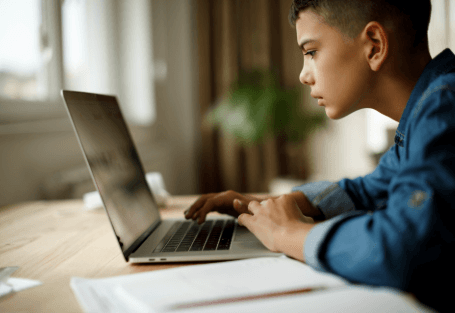 The Resilience of Distance Learning: How International Students Navigate Global Disruptions