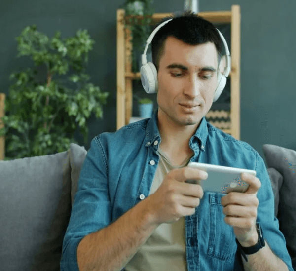 How news habits shape online entertainment breaks