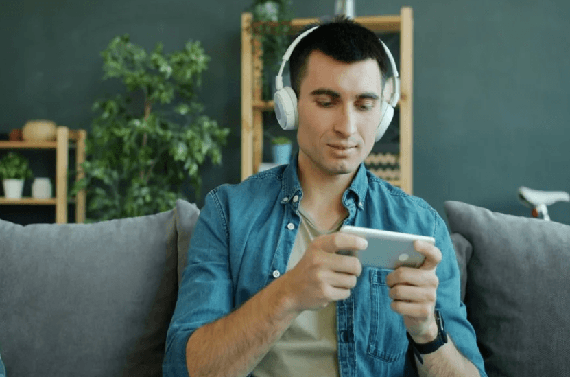 How news habits shape online entertainment breaks